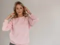 Jak nosić bluzy oversize, aby wyglądać stylowo i czuć się komfortowo