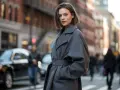 Jakie są teraz modne płaszcze damskie? Odkryj najnowsze trendy i style