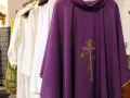 Ubranie księdza jak się nazywa – poznaj tajemnice szat liturgicznych