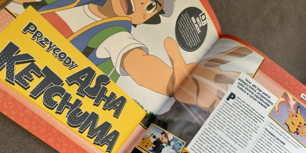 Ash Ketchum i Pikachu z serii Pokémon na tle okładki magazynu, nawiązującej do stylu adidas x pokemon.
