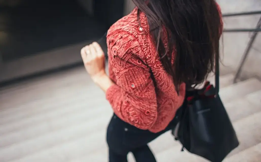 Jaka torebka do bluzy? Odkryj idealne połączenie stylu i wygody