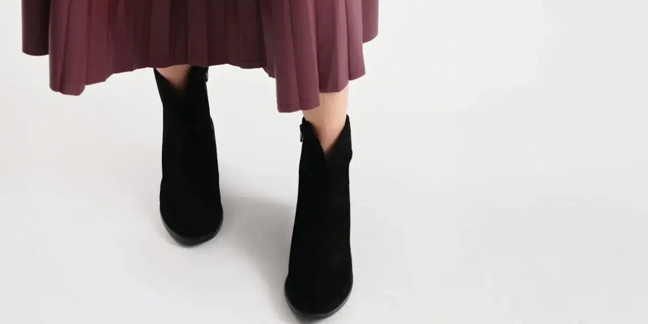 Jakie buty do spódnicy za kolano? Odkryj idealne stylizacje na każdą okazję