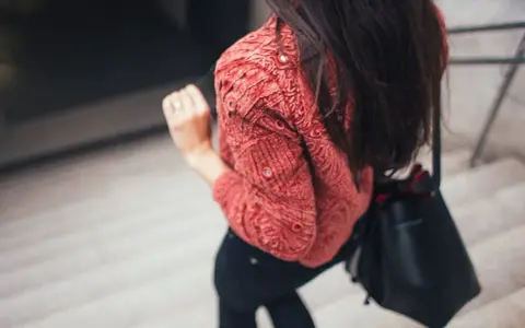 Jaka torebka do bluzy? Odkryj idealne połączenie stylu i wygody