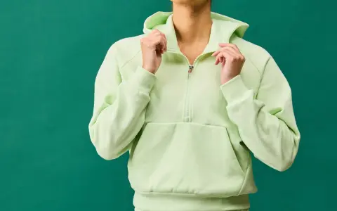 Damskie bluzy treningowe w pastelowym kolorze. Idealne na siłownię i codzienne aktywności.