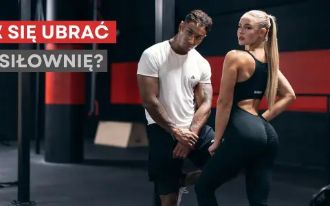 Jaki strój na siłownię? Para w sportowych ubraniach pozuje na tle siłowni.
