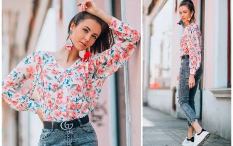 Kobieca stylizacja: jak nosić bluzki w kwiaty. Modelka w kwiecistej bluzce i jeansach, z modnymi kolczykami.