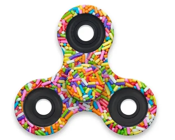 Kiedy były modne fidget spinner? Odkryj ich zaskakującą popularność