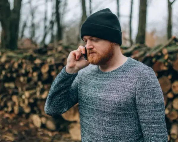 Jakie są modne czapki męskie na sezon jesień-zima, aby nie zmarznąć?