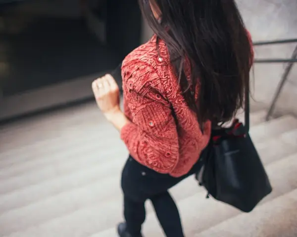 Jaka torebka do bluzy? Odkryj idealne połączenie stylu i wygody