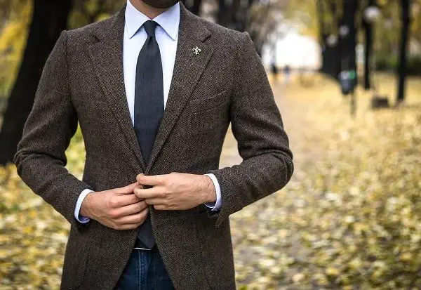 Jakie są modne krawaty – najnowsze trendy, kolory i wzory, które zachwycą