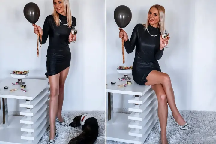 Elegancka czarna sukienka, idealna na 18 urodziny syna. W dłoni balon i kieliszek szampana.