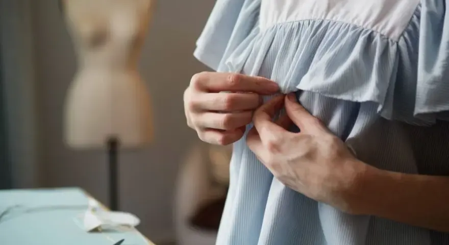 Jak poszerzyć bluzkę pod pachami i uniknąć nieudanych przeróbek